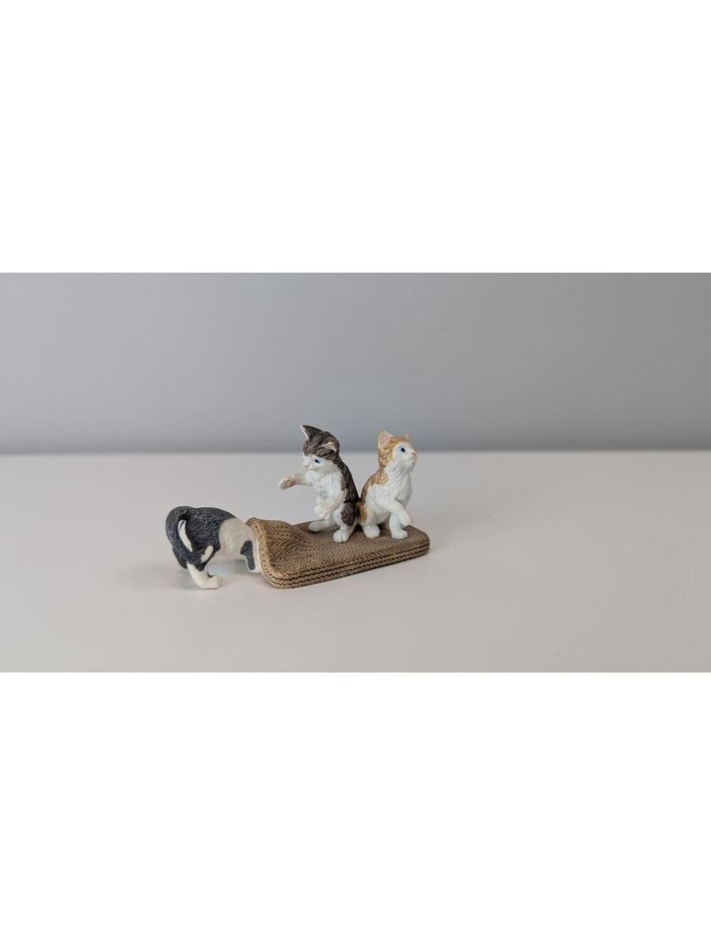 Retired Schleich Farm World Kittens Cats Playing on Rug Figurine D-73527 (2010)